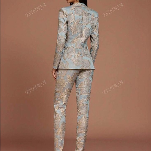 Chic Women's Blue and Cream Colored Pantsuit. Quite beautiful raised baroque. - Picture 2 of 14